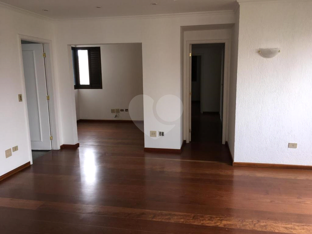 APARTAMENTO em MORUMBI