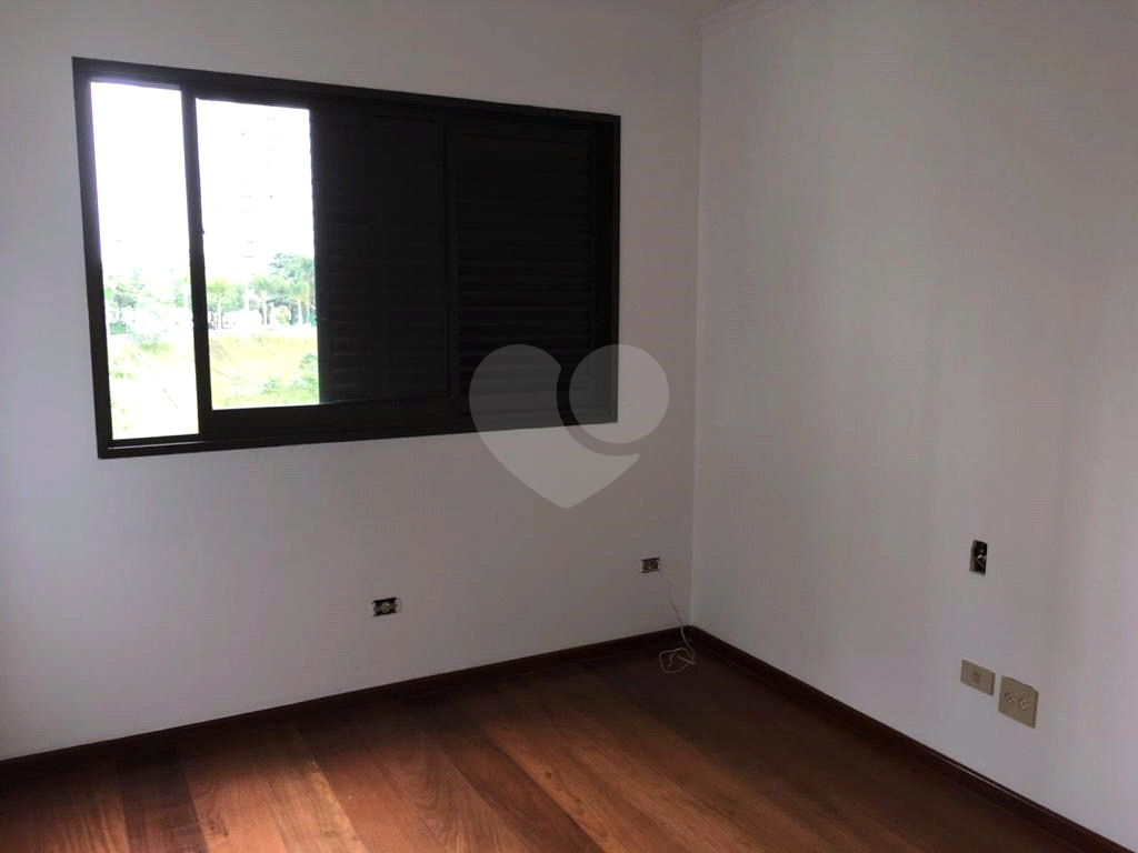 APARTAMENTO em MORUMBI