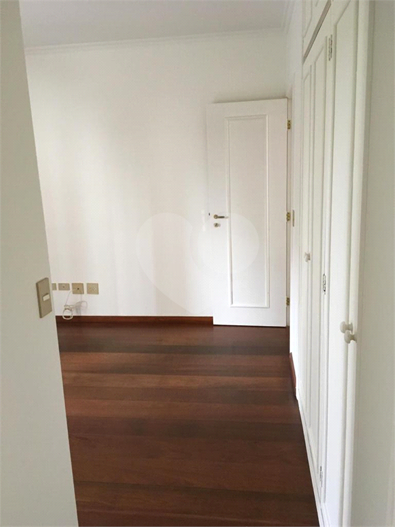 APARTAMENTO em MORUMBI