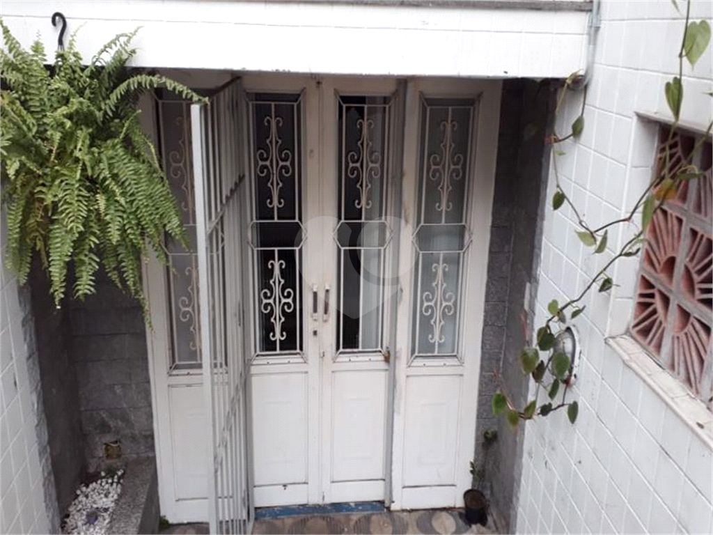 Casa em frente a estação Borba  Gato