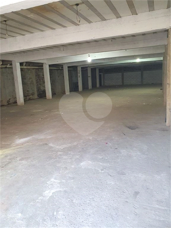 Prédio projetado para a construção de 12 apartamentos
