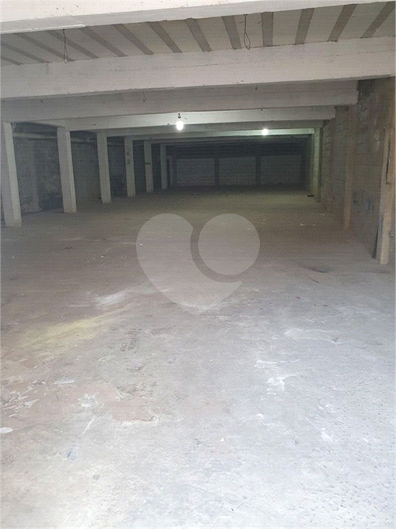 Prédio projetado para a construção de 12 apartamentos