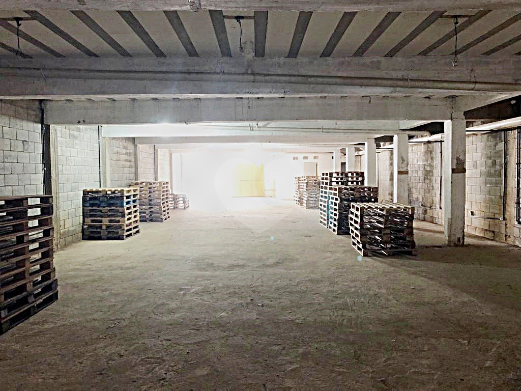 Prédio projetado para a construção de 12 apartamentos