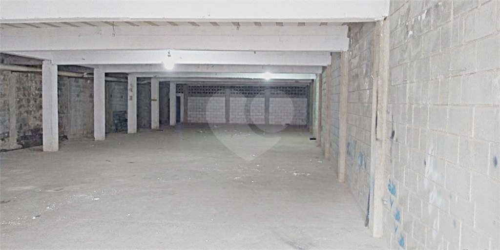 Prédio projetado para a construção de 12 apartamentos