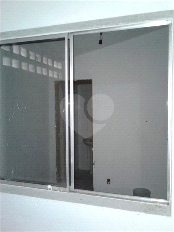 Prédio projetado para a construção de 12 apartamentos