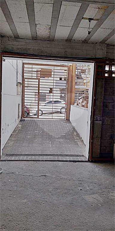 Prédio projetado para a construção de 12 apartamentos