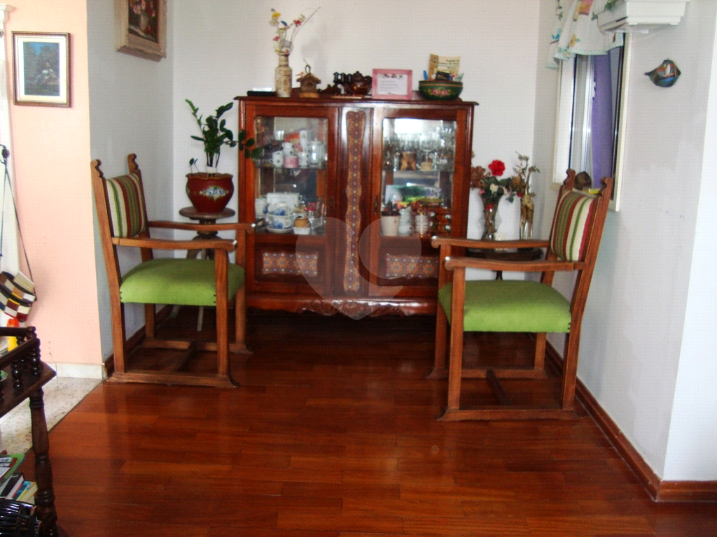 Casa na Santa Terezinha