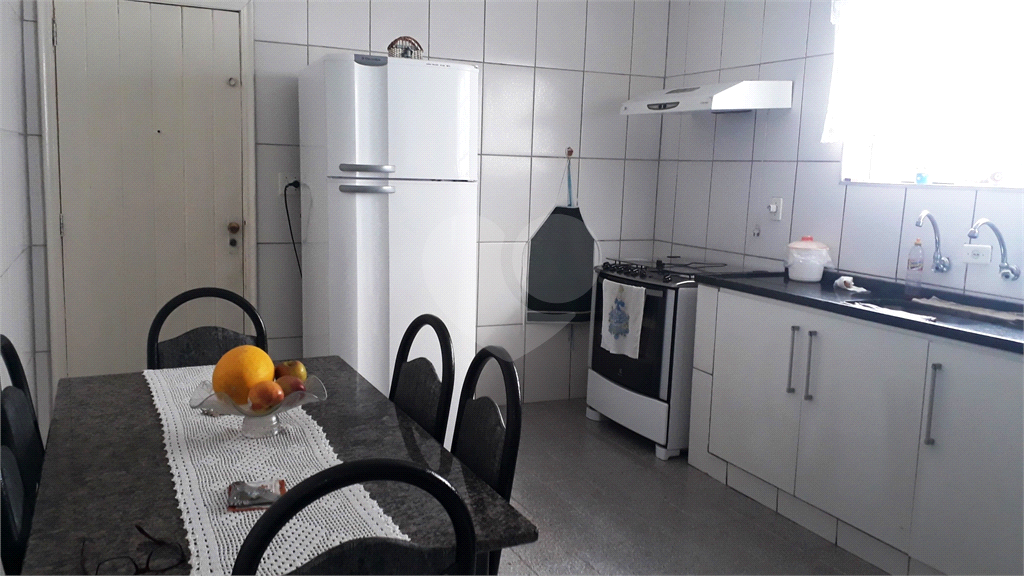 Casa totalmente térrea com 215 m² de área total