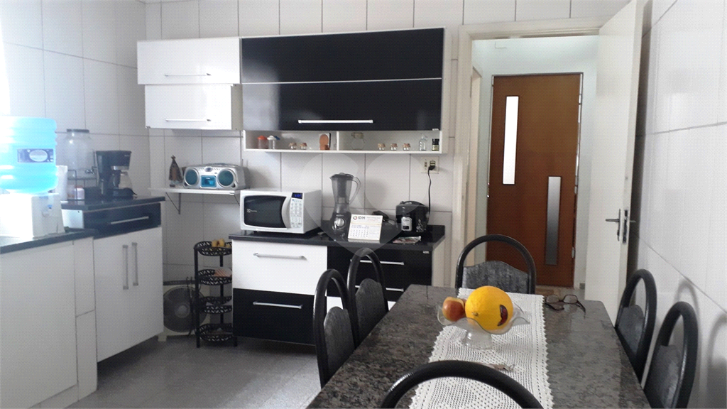 Casa totalmente térrea com 215 m² de área total