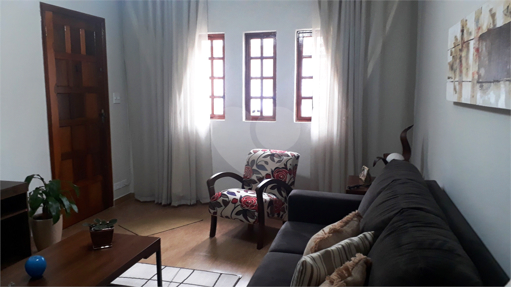 Casa totalmente térrea com 215 m² de área total