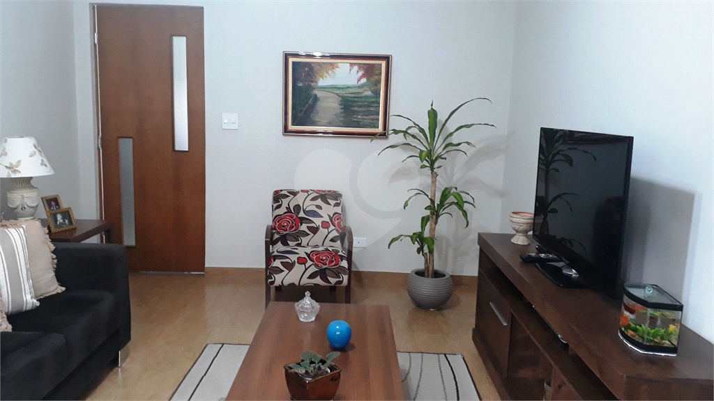 Casa totalmente térrea com 215 m² de área total