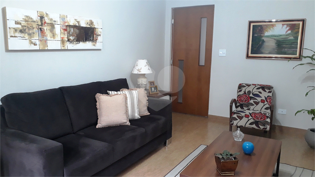 Casa totalmente térrea com 215 m² de área total