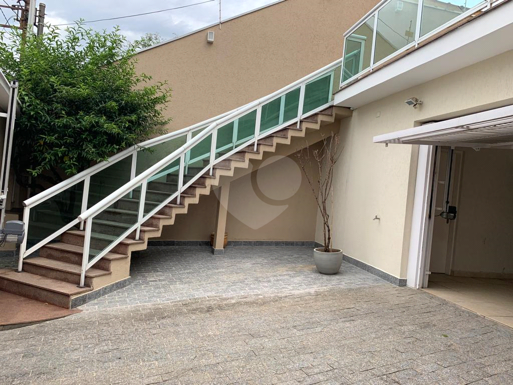 Excelente sobrado com piscina e churrasqueira