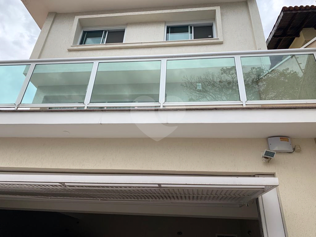 Excelente sobrado com piscina e churrasqueira