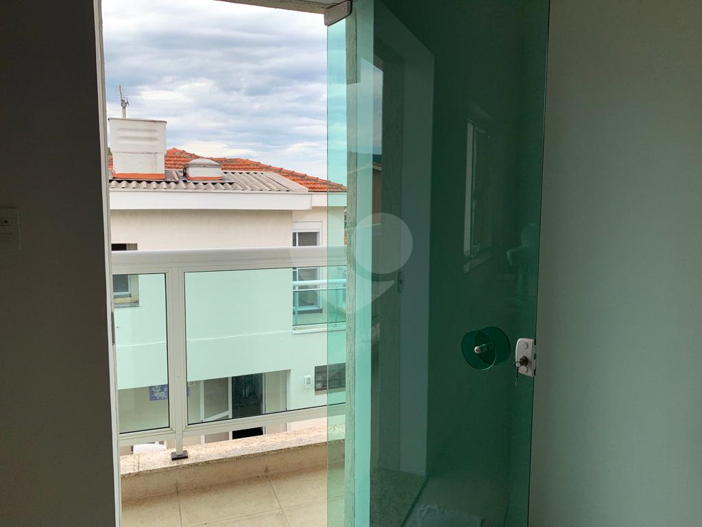 Excelente sobrado com piscina e churrasqueira