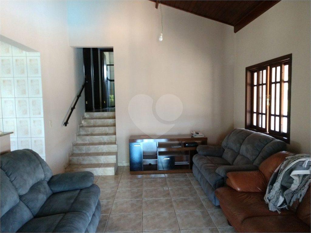 Casa em Bom Jesus dos Perdões - Bairro Guaxinduva