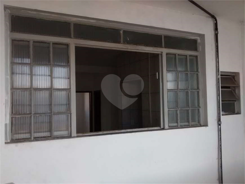 Prédio inteiro no bairro do Jardim Peri com 1.680 metros quadrados de esquina