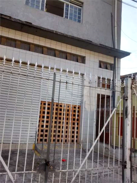 Prédio inteiro no bairro do Jardim Peri com 1.680 metros quadrados de esquina