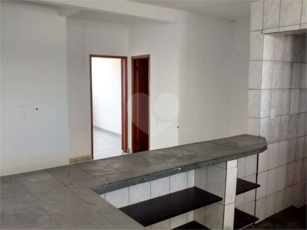 Prédio inteiro no bairro do Jardim Peri com 1.680 metros quadrados de esquina