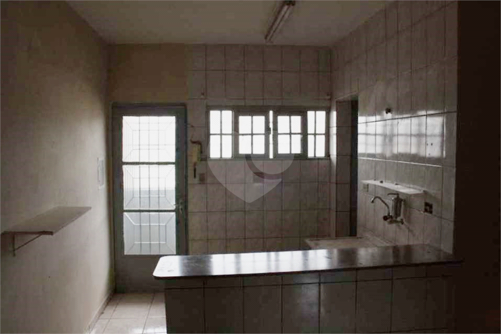 Prédio inteiro no bairro do Jardim Peri com 1.680 metros quadrados de esquina