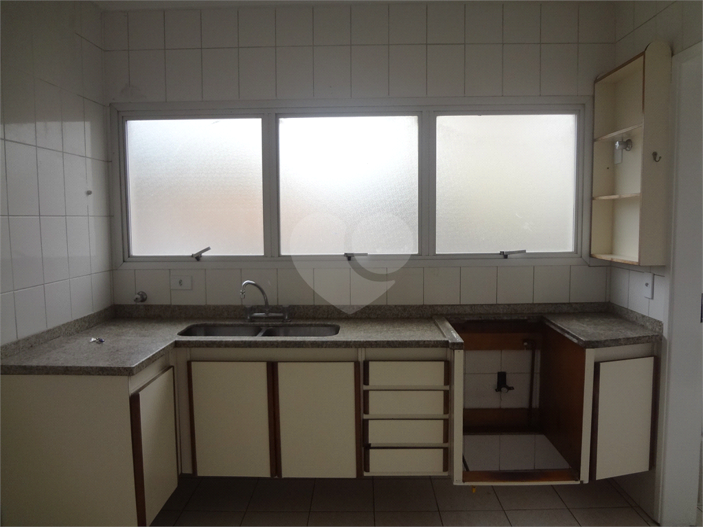 Apartamento na Água Fria, com 3 dormitórios, 1 vaga fixa, excelente localização.
