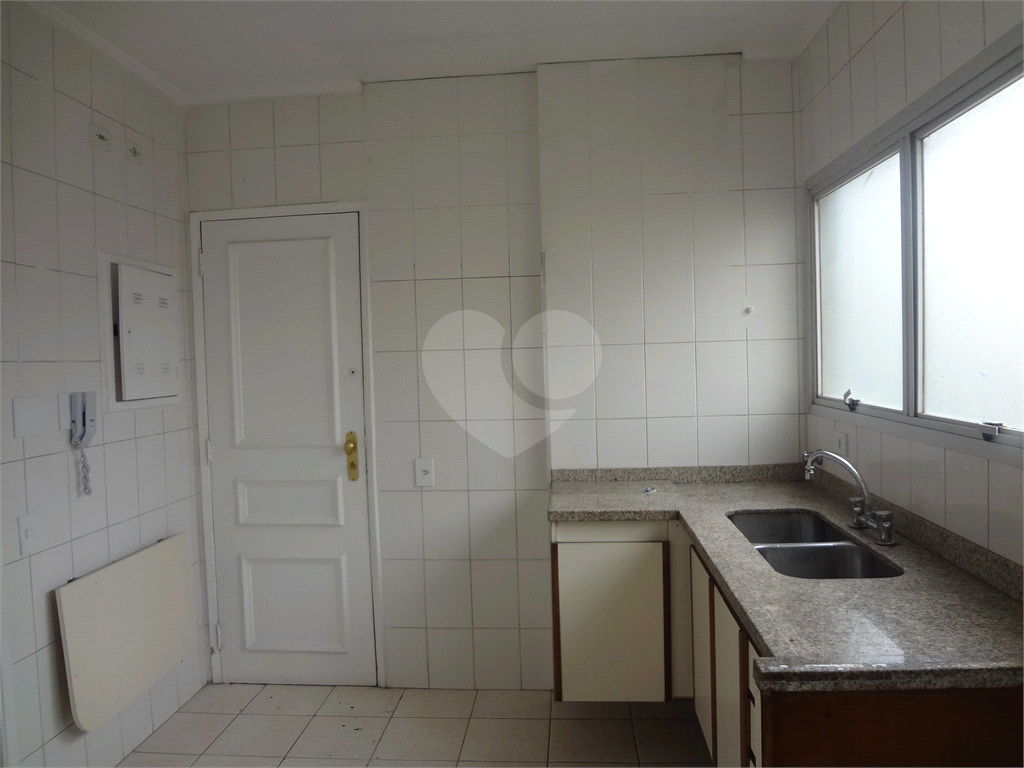 Apartamento na Água Fria, com 3 dormitórios, 1 vaga fixa, excelente localização.