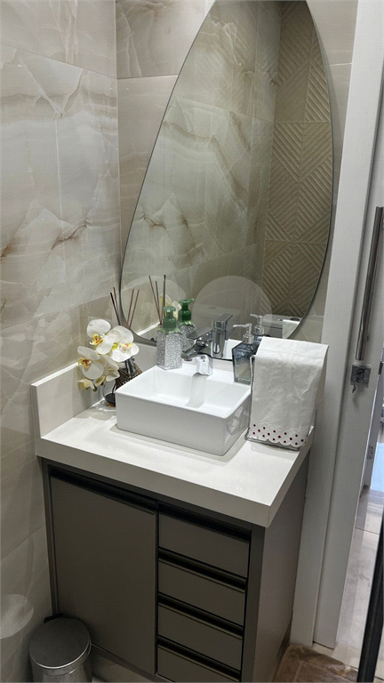  Apartamento Reformado com Varanda Gourmet na Vila Ester | 2 Dormitórios,1 vaga e  Lazer Completo 