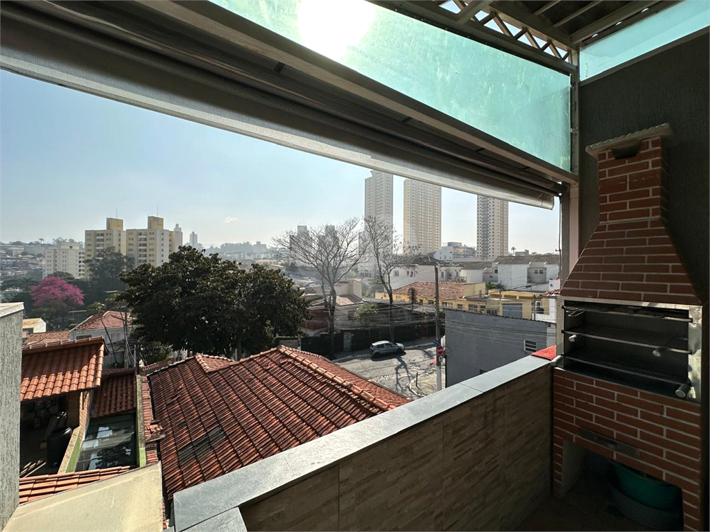 Sobrado localizado no Mandaqui, com 2 suítes e 3 vagas de garagem. Excelente conservação.