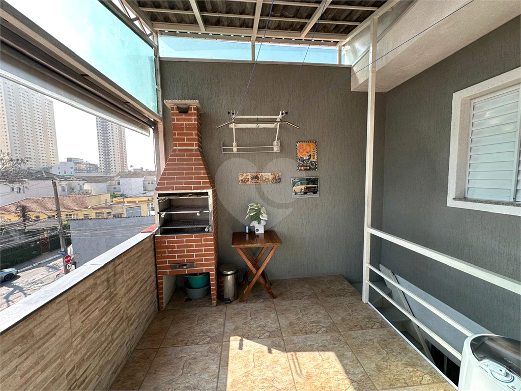 Sobrado localizado no Mandaqui, com 2 suítes e 3 vagas de garagem. Excelente conservação.