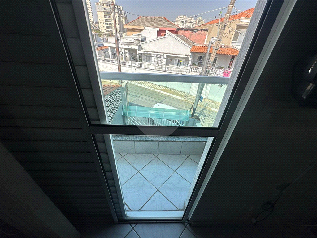 Sobrado localizado no Mandaqui, com 2 suítes e 3 vagas de garagem. Excelente conservação.