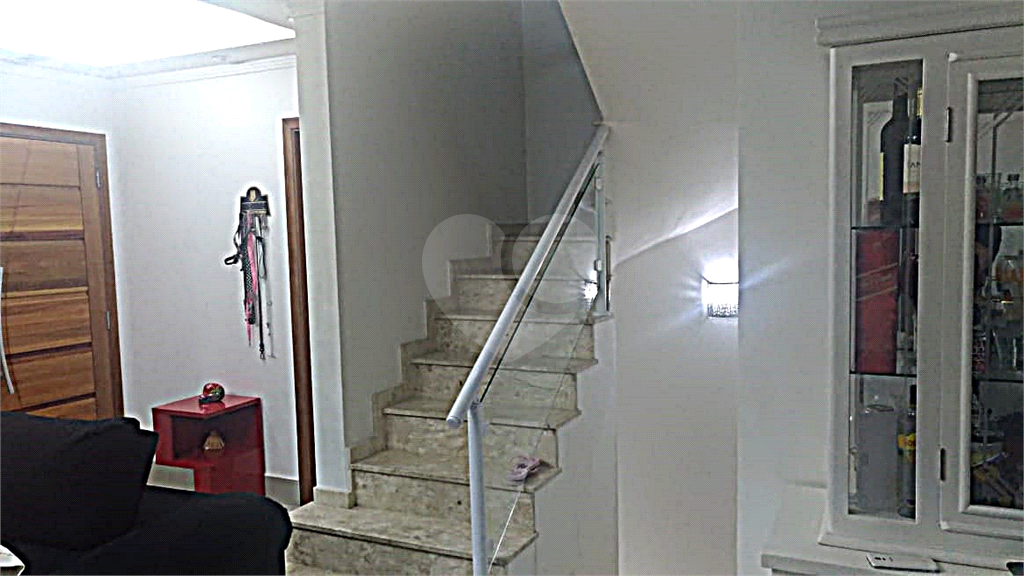 Sobrado em condomínio fechado. 130m²  8 minutos para o Metrô