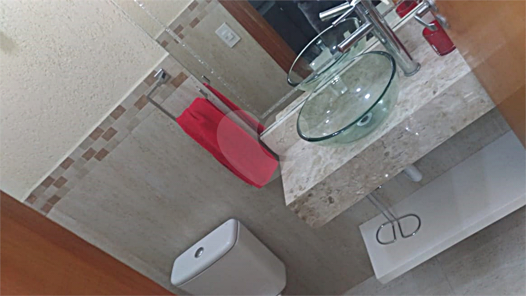 Sobrado em condomínio fechado. 130m²  8 minutos para o Metrô