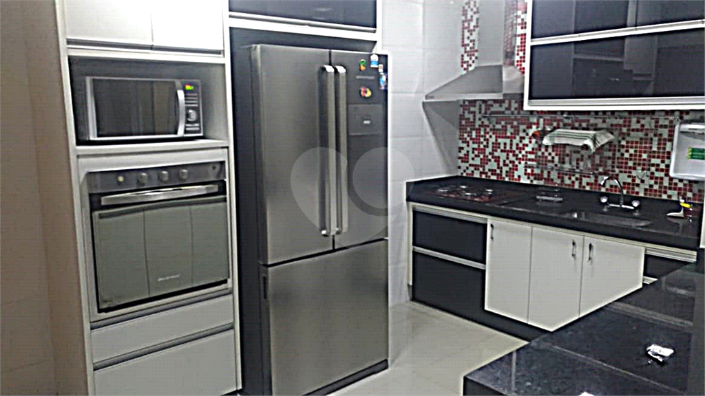 Sobrado em condomínio fechado. 130m²  8 minutos para o Metrô
