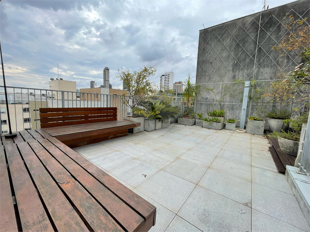 Cobertura tríplex com 285 m², 2 suítes, 3 vagas na Rua Fidalga, Vila Madalena-SP
