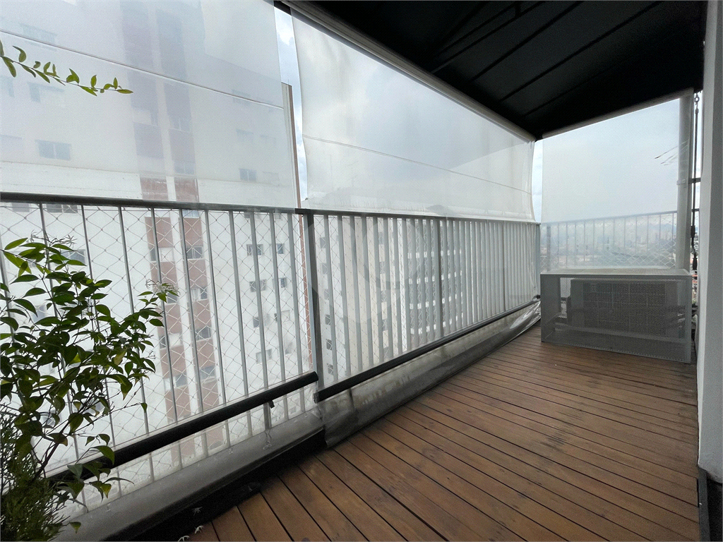 Cobertura tríplex com 285 m², 2 suítes, 3 vagas na Rua Fidalga, Vila Madalena-SP