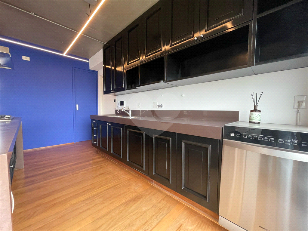 Cobertura tríplex com 285 m², 2 suítes, 3 vagas na Rua Fidalga, Vila Madalena-SP