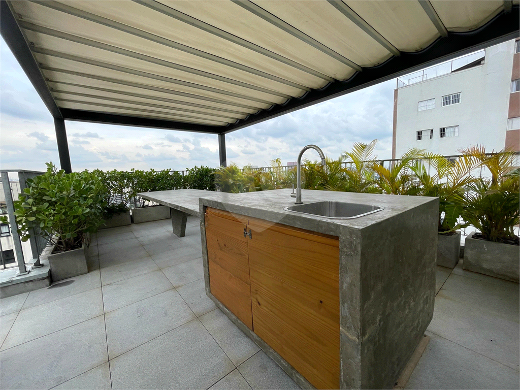 Cobertura tríplex com 285 m², 2 suítes, 3 vagas na Rua Fidalga, Vila Madalena-SP