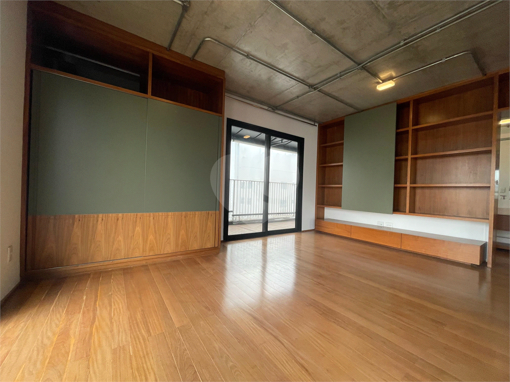 Cobertura tríplex com 285 m², 2 suítes, 3 vagas na Rua Fidalga, Vila Madalena-SP