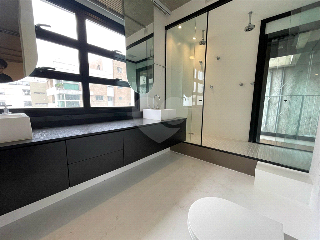 Cobertura tríplex com 285 m², 2 suítes, 3 vagas na Rua Fidalga, Vila Madalena-SP
