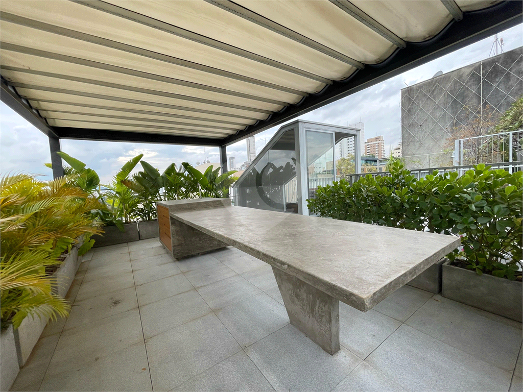 Cobertura tríplex com 285 m², 2 suítes, 3 vagas na Rua Fidalga, Vila Madalena-SP