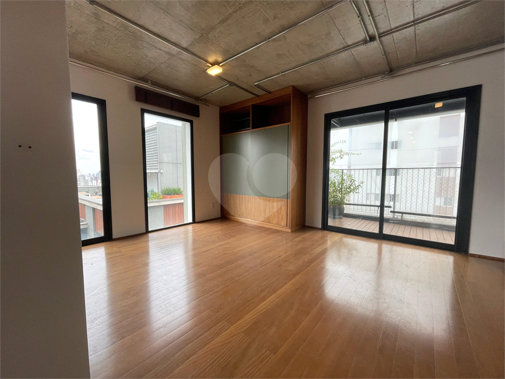 Cobertura tríplex com 285 m², 2 suítes, 3 vagas na Rua Fidalga, Vila Madalena-SP