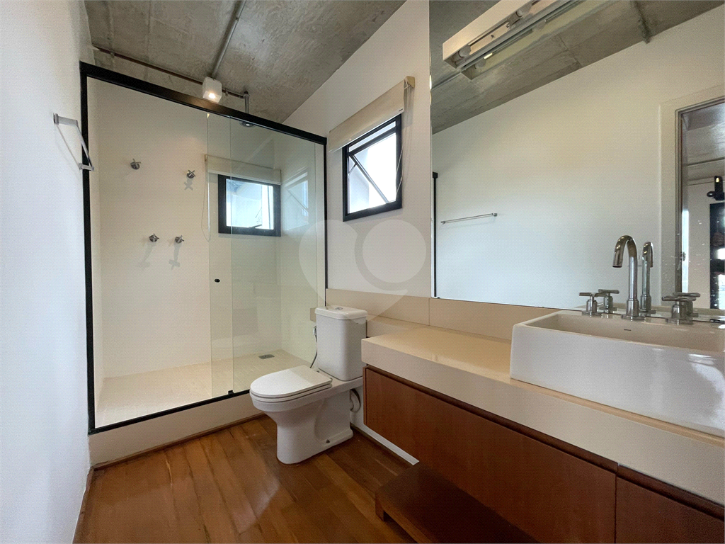 Cobertura tríplex com 285 m², 2 suítes, 3 vagas na Rua Fidalga, Vila Madalena-SP