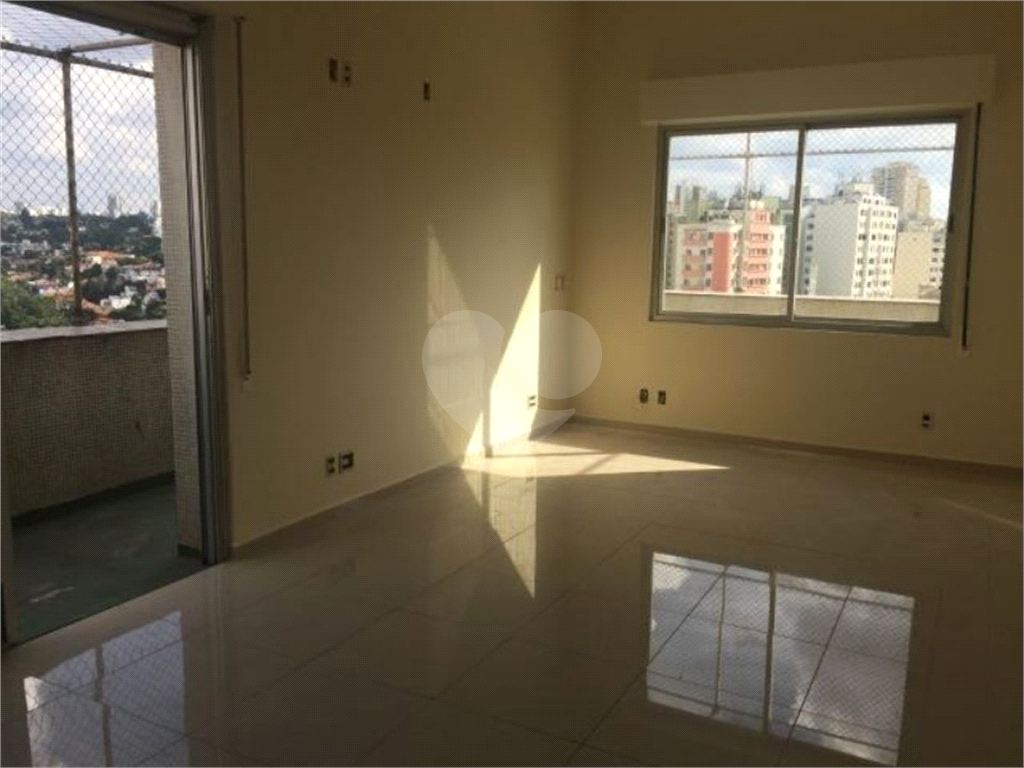 Apartamento em Vila Anglo Brasileira