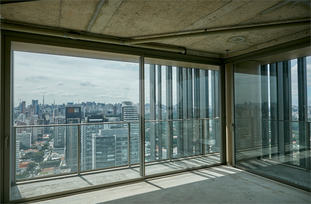 Apartamento à venda em PINHEIROS com 456,86 m²