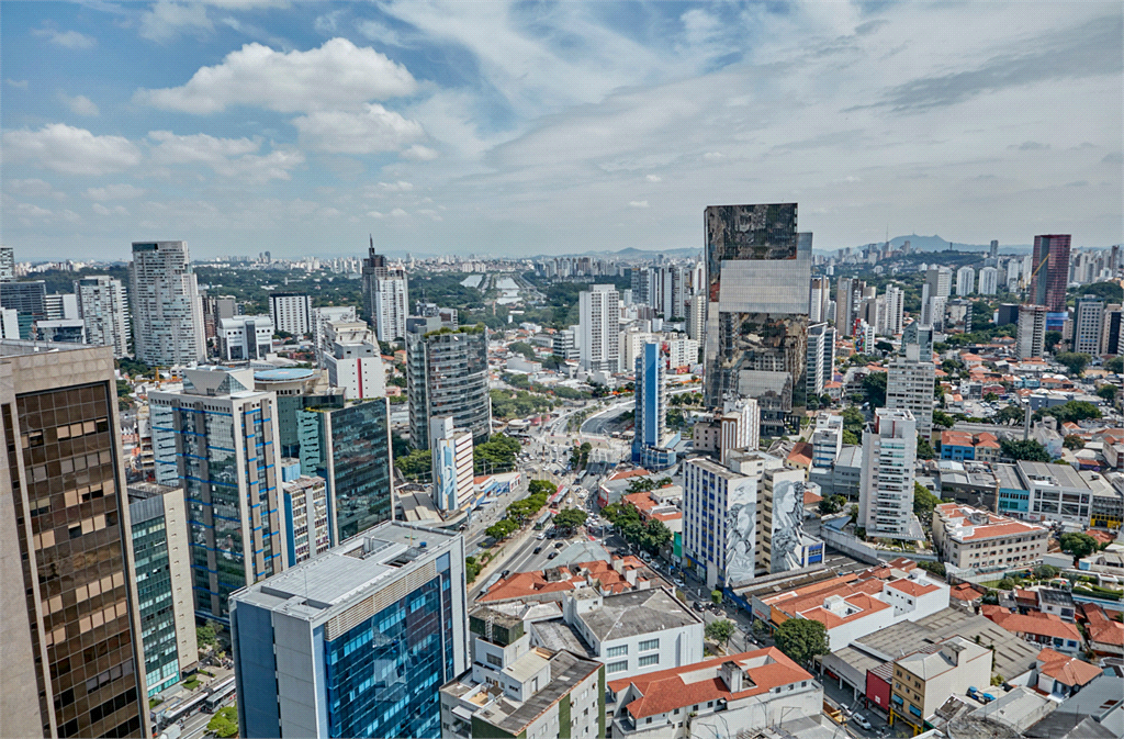Apartamento à venda em PINHEIROS com 456,86 m²