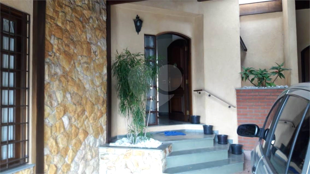 Sobrado de alto padrão no bairro do Tremembé. Piscina. 338m²