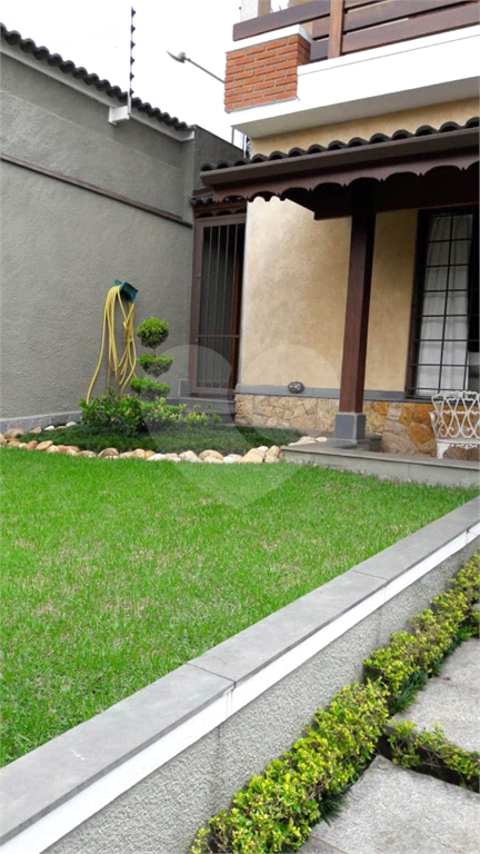 Sobrado de alto padrão no bairro do Tremembé. Piscina. 338m²