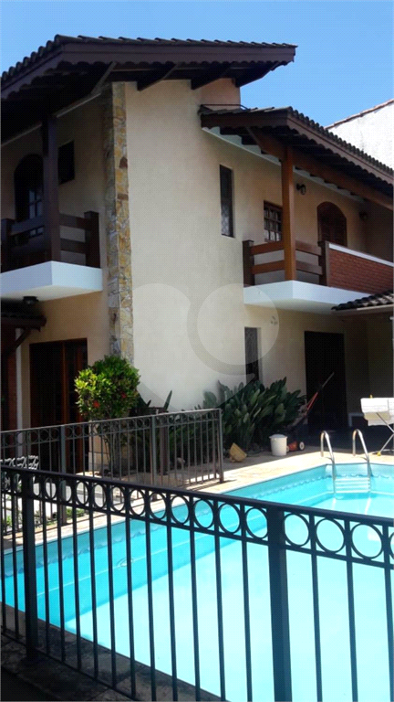 Sobrado de alto padrão no bairro do Tremembé. Piscina. 338m²