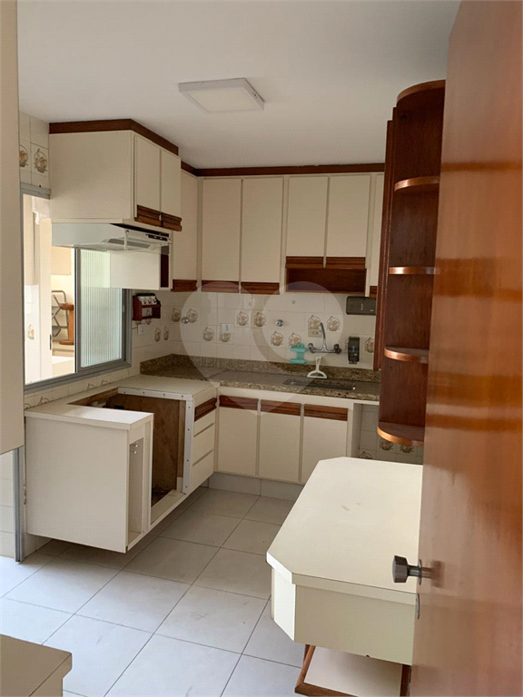 Excelente apto com 3 dormitórios, ótima localização