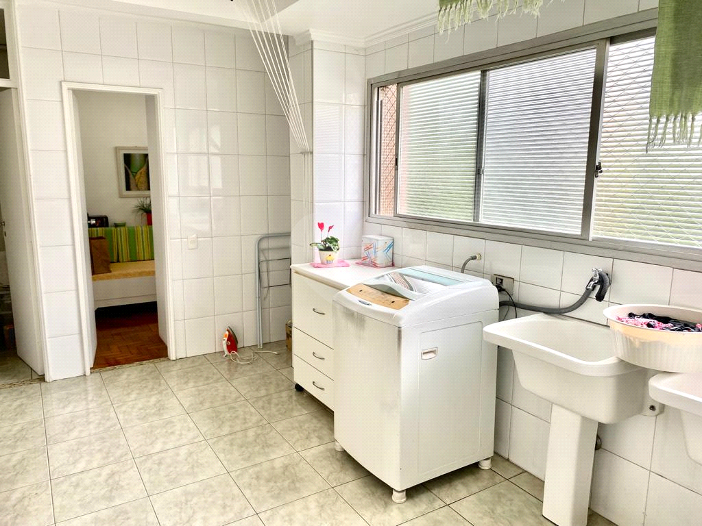 Apartamento à venda na Rua Oscar Freire com 224 m²